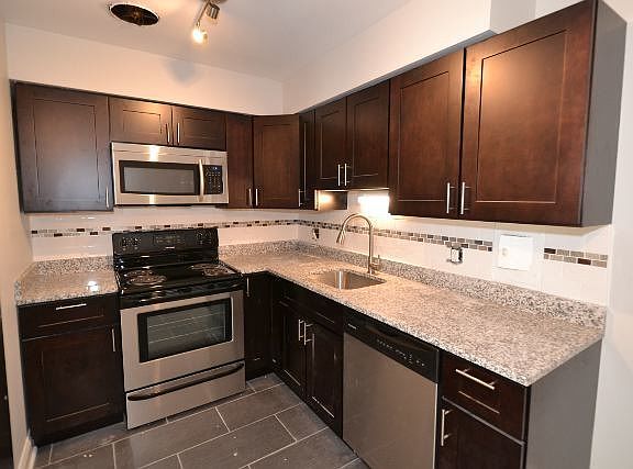 3rd image of 6029 N Winthrop Ave APT 405