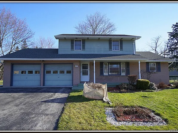 11 Lawrence Ave, Corfu, NY 14036