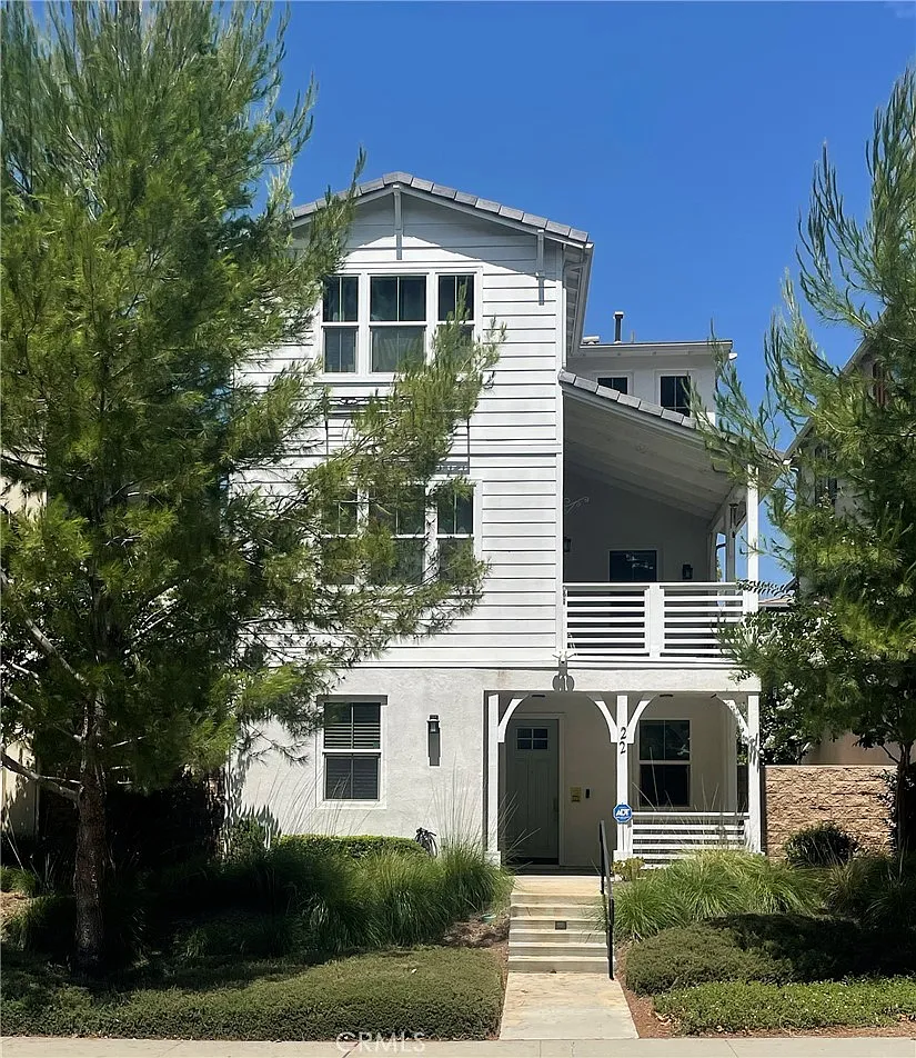 3 bed, 3.5 bath, 2137 sqft, $3,900 — Photo 1
