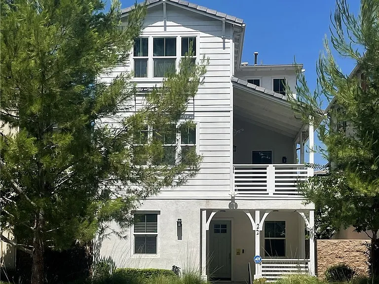 22 Noble St — Photo 1