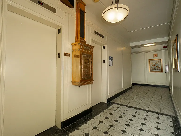Arlington Apartments — Photo 9
