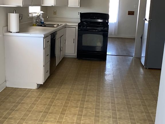 Nice bright kitchen.