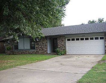 2nd image of 3107 Bryn Mawr Cir