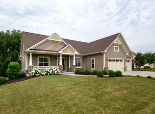 9001 S Cordgrass Cir W, Franklin, WI 53132