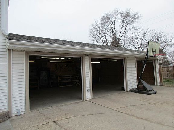 2nd image of 721 E 12th St