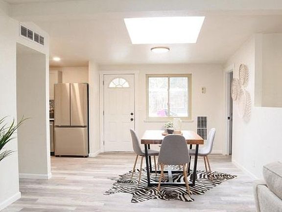 3rd image of 635 W Prospect Rd