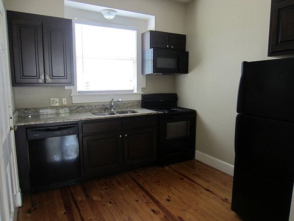 Completely renovated kitchen, with appliances & granite coun