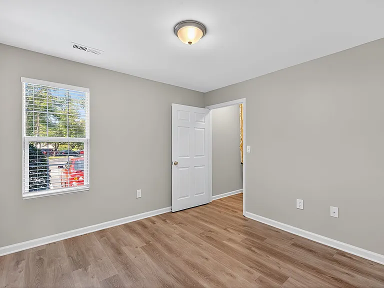 Nevin Place Apartments — Photo 20