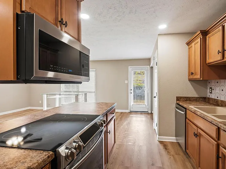 5201 Marks Cir — Photo 9