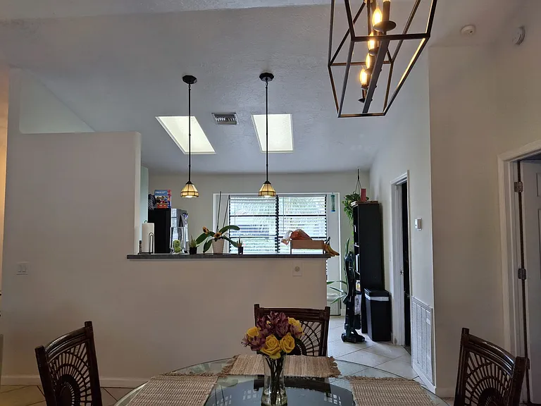 385 Toledo St — Photo 24