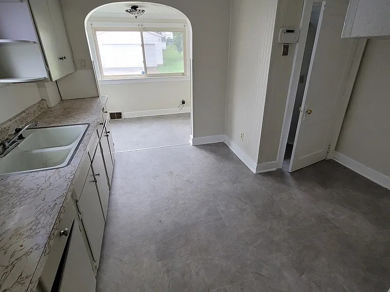 1213 Herman Ave — Photo 7