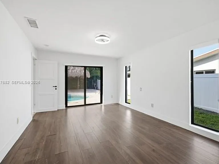 1415 W Camino Real — Photo 8