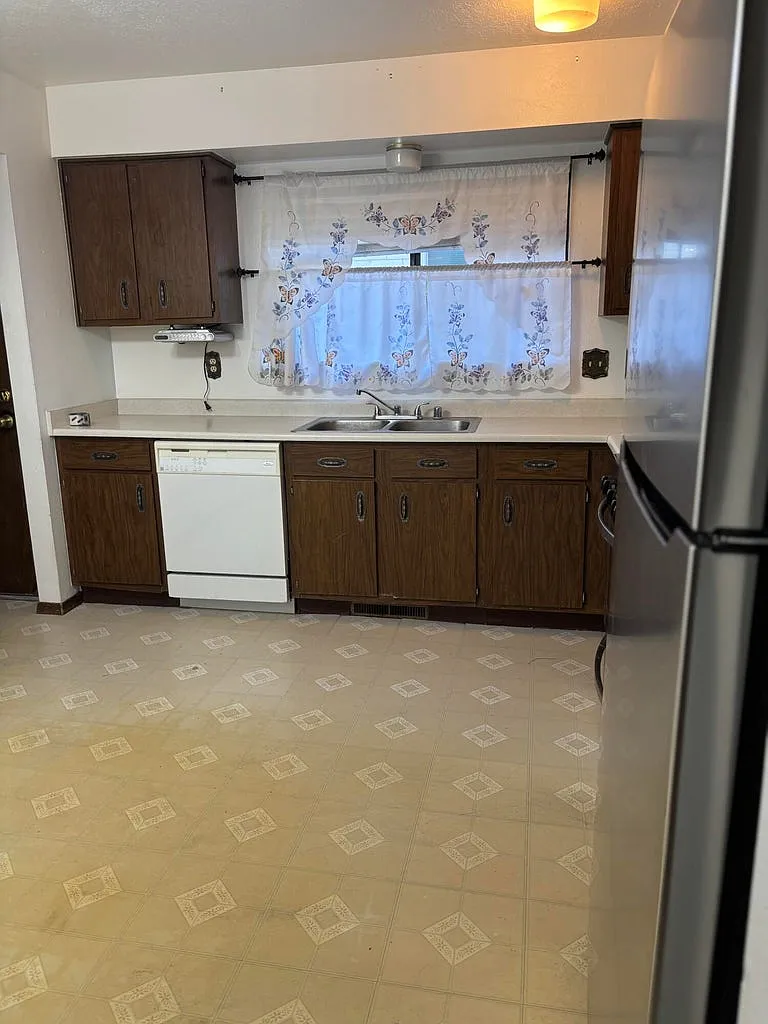 2 bed, 971 sqft, $1,600 — Photo 4