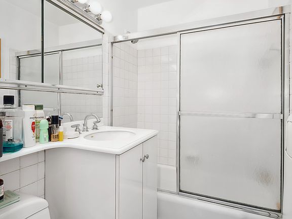 4th image of 224 E 60th St APT 5K