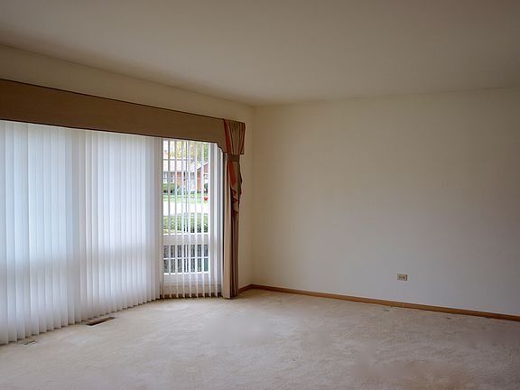 5th image of 1118 E 165th St