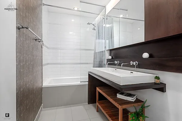 Sold by R New York | media 19