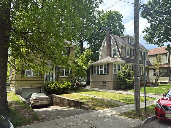 3rd image of 31 James St