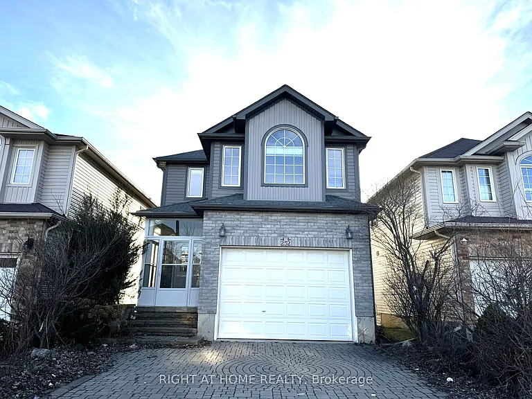252 Lemon Grass Cres — Photo 1