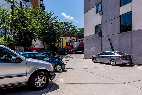 Rented by Nooklyn NYC LLC | media 114