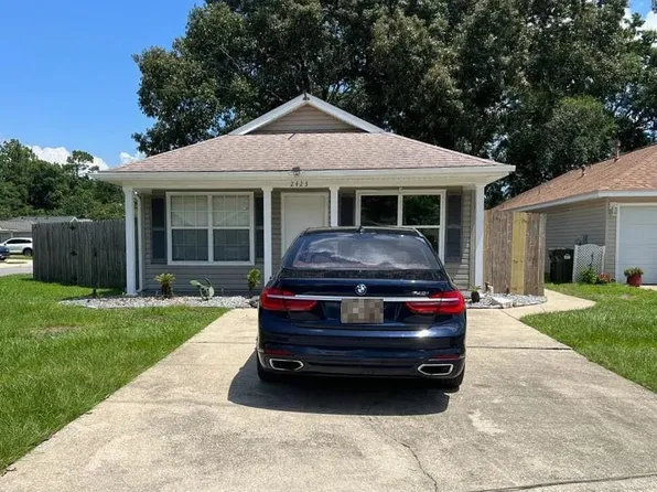 2423 Trailwood Dr, Cantonment, FL 32533