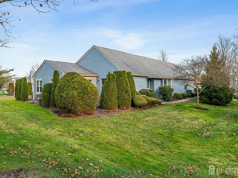 29 Hillsborough Dr — Photo 17