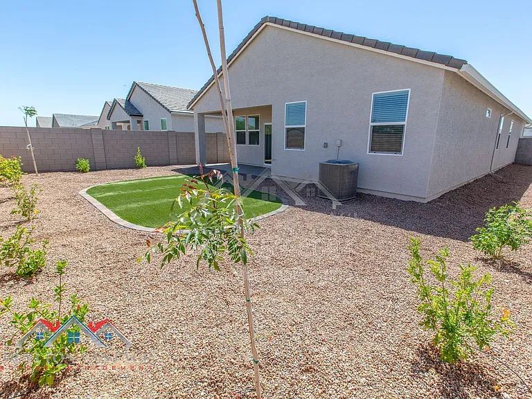 1330 W Hess Ave — Photo 41