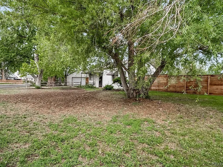 2395 S Irving St — Photo 24