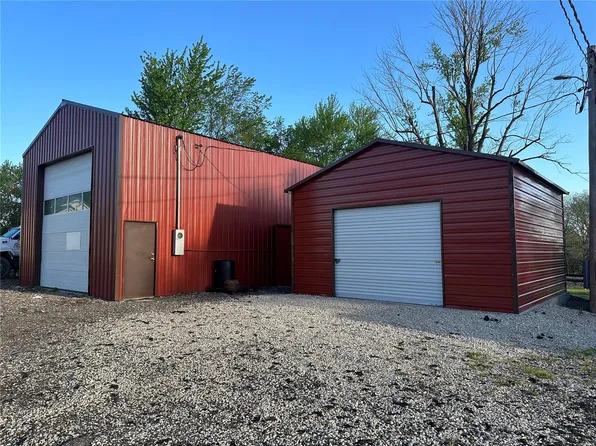 500 W Chestnut St, Dixon, MO 65459