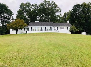 115 Hennis Hill Dr, Mount Airy, NC 27030