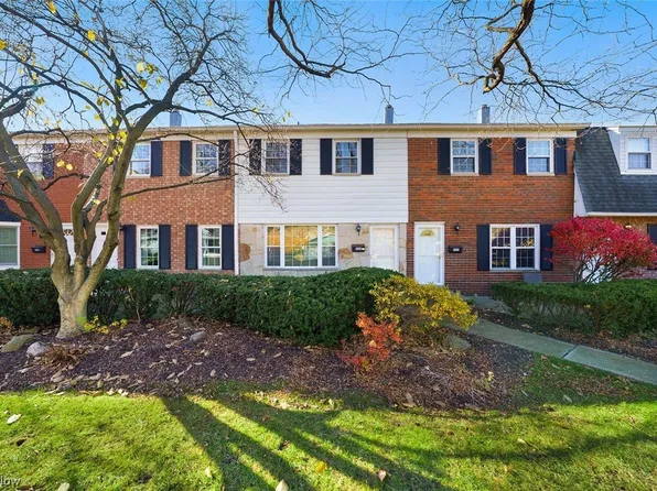 4324 W 196th St #18, Fairview Park, OH 44126