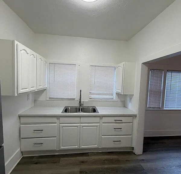 433 W 4th St #433 — Photo 15