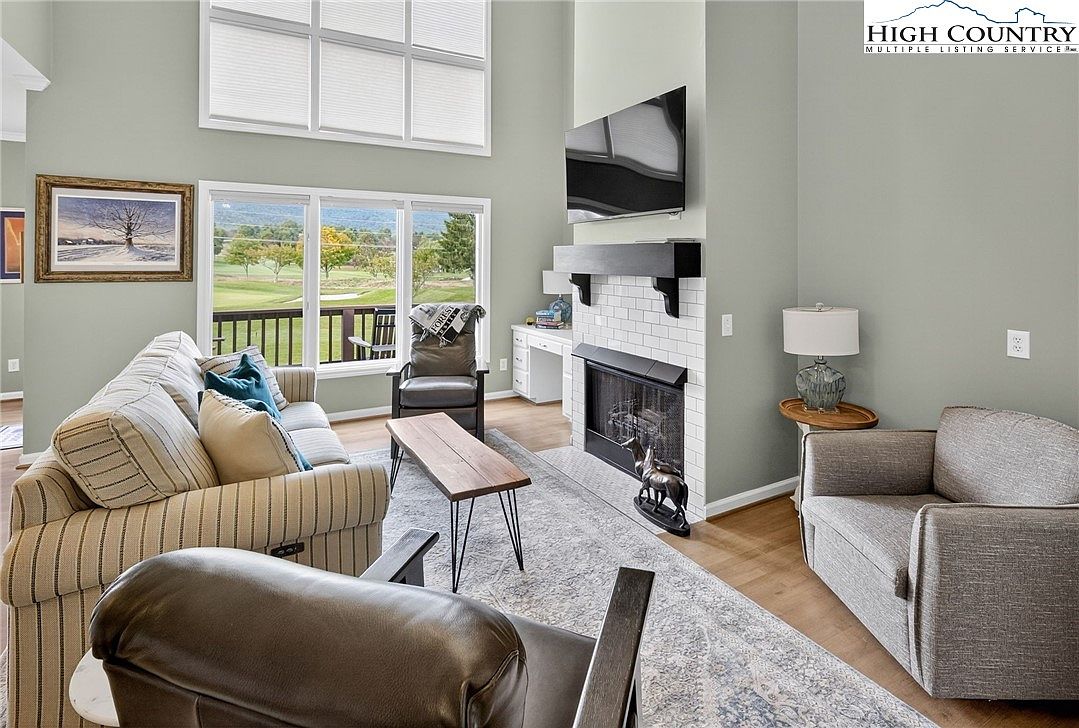 233 Lakeview Place #D-2