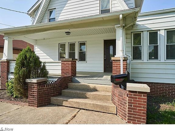 3rd image of 1023 Portage Trl
