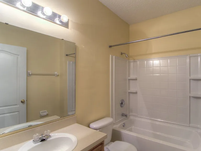 2509 Victoria Point Dr — Photo 10