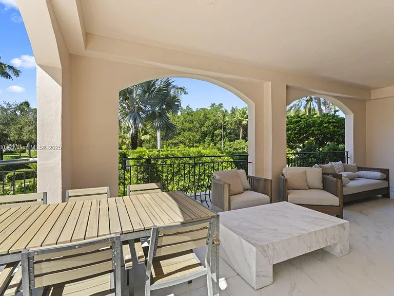 19217 Fisher Island Dr #19217 — Photo 32