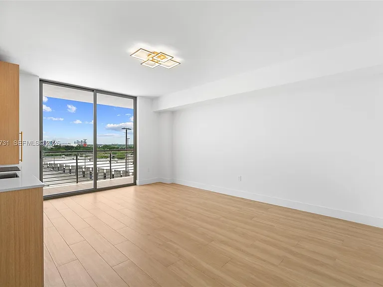 90 NE 32nd St #918 — Photo 9