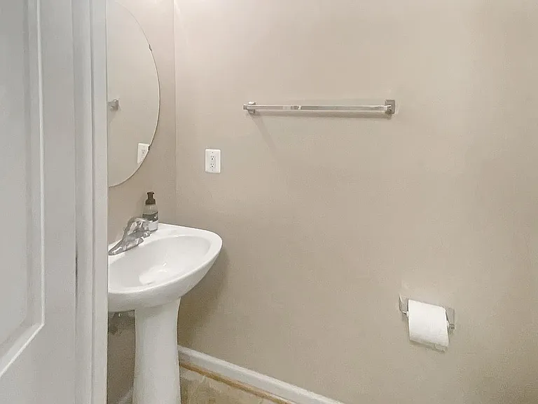 106 Pittman Ct — Photo 10