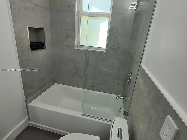 825 Michigan Ave #7 — Photo 12