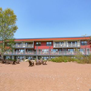 21 E Wisconsin St UNIT 302, Grand Marais, MN, 55604