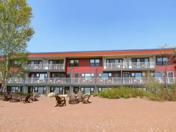 21 E Wisconsin St Unit 302, Grand Marais, MN 55604