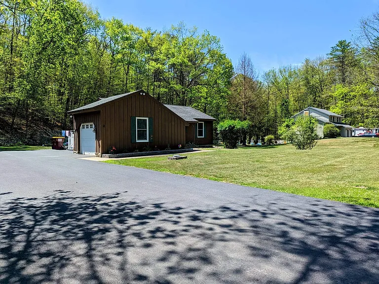 21 Hall Rd — Photo 19
