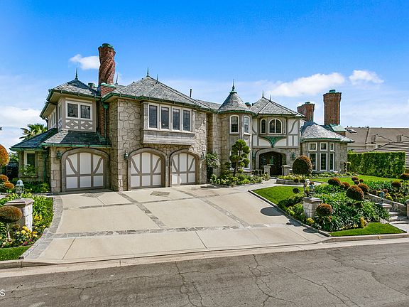 3rd image of 720 Green Ln