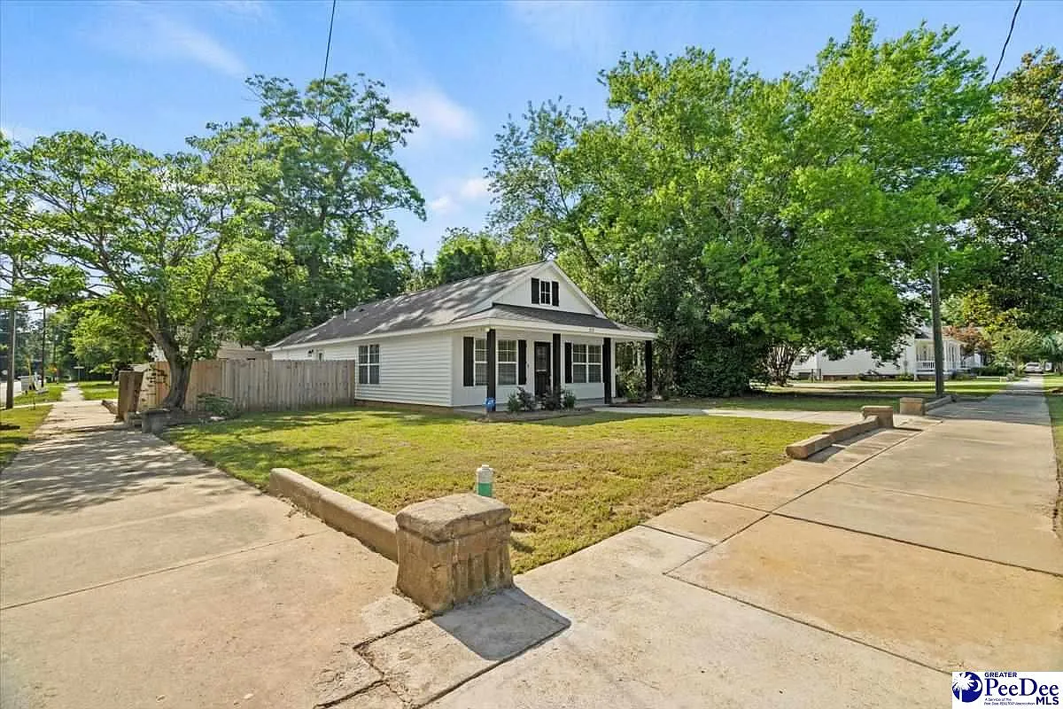3 bed, 1374 sqft, $2,200 — Photo 3
