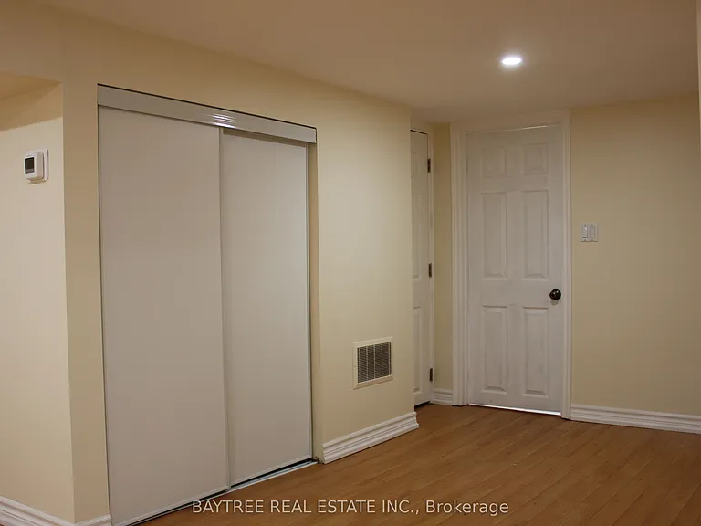 226 Beechy Dr #LOWER — Photo 12