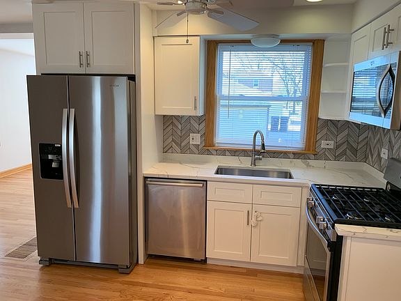3rd image of 4158 N Plainfield Ave