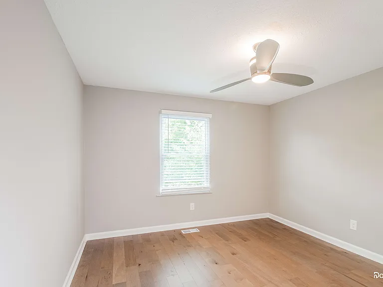 7776 Oakshot Ln — Photo 10