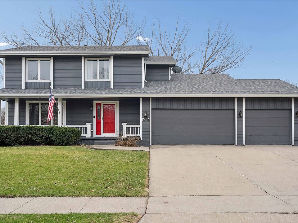 1st image of 913 SE Peterson Dr