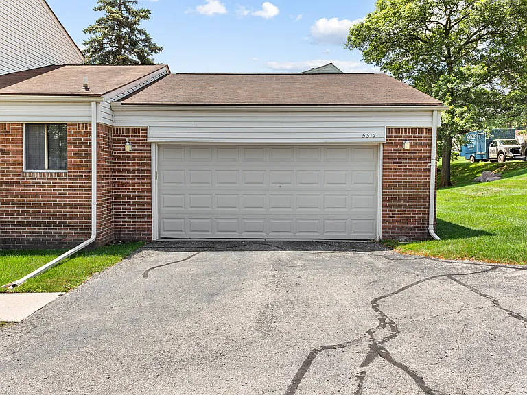 5317 Fairway Ln — Photo 45