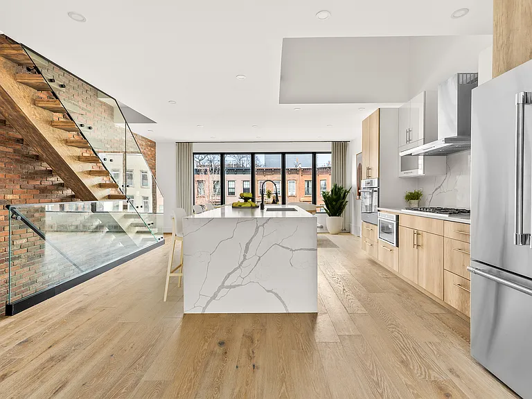 332 Quincy St #2 — Photo 1