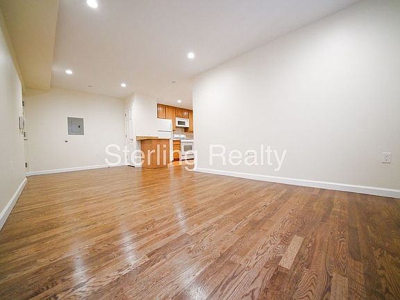 2nd image of 2821 Astoria Blvd #B5